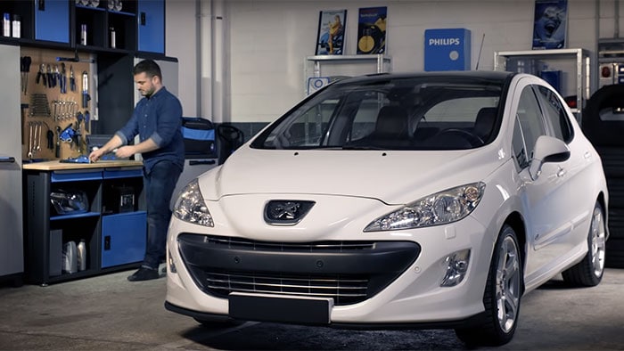 How to replace headlight bulbs on your Peugeot 308
